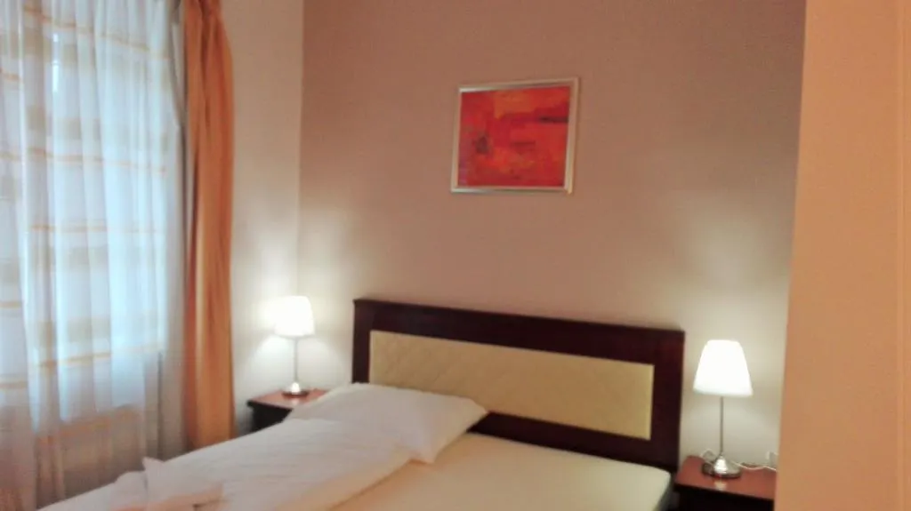 Elen'S Hotel Arlington Praha 3*,