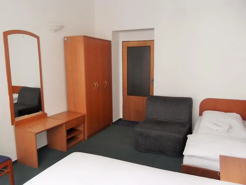 Elen'S Hotel Arlington Praha 3*,
